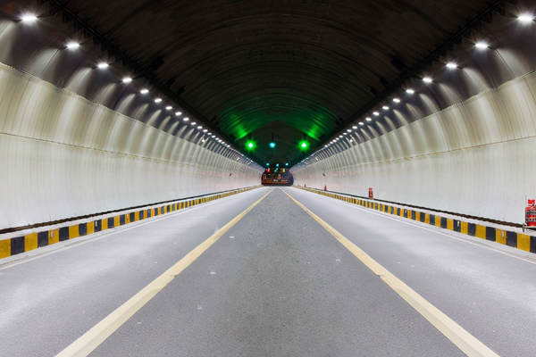 高速隧道里的卷帘门是做什么的？520沈阳卷帘门厂家诠释：能保命！